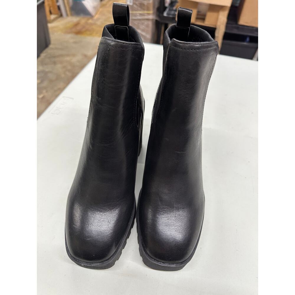 Aldo Black Chetta Chelsea boot Women Sz 6.5 Chetta Lug Sole Minimal Everyday - Picture 2 of 8